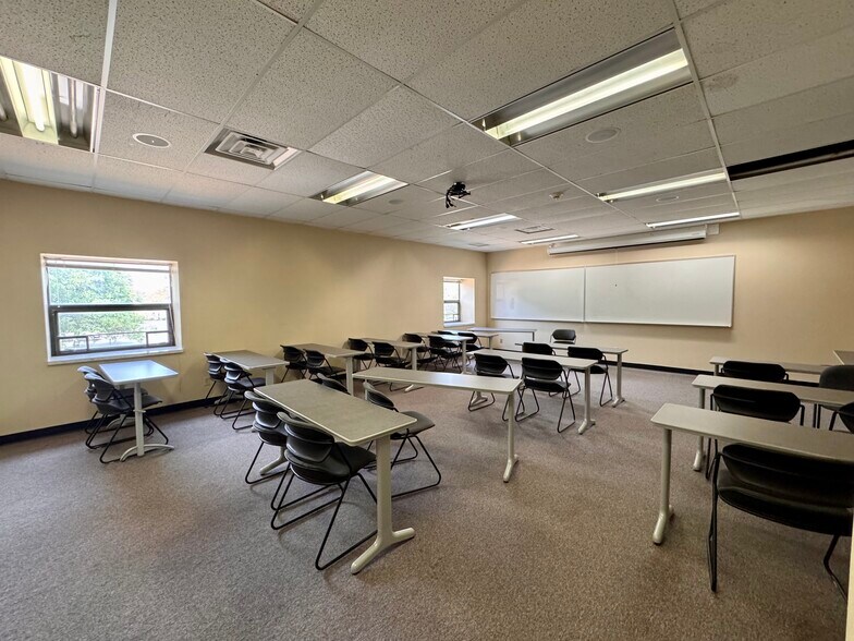 More Photos Of 208 S Johnson St, Macomb Schools For Sale