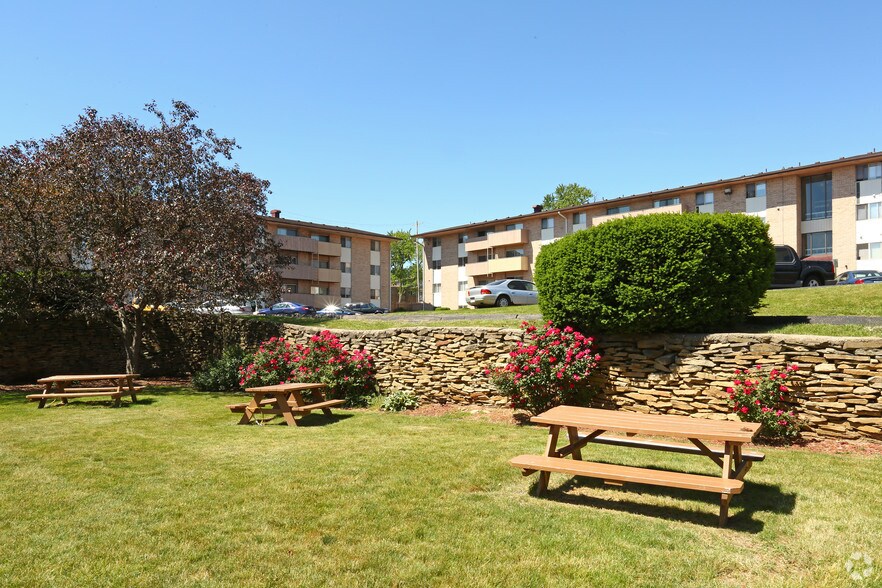 More Photos Of 308 Van Buren St, Jackson Apartments For Sale