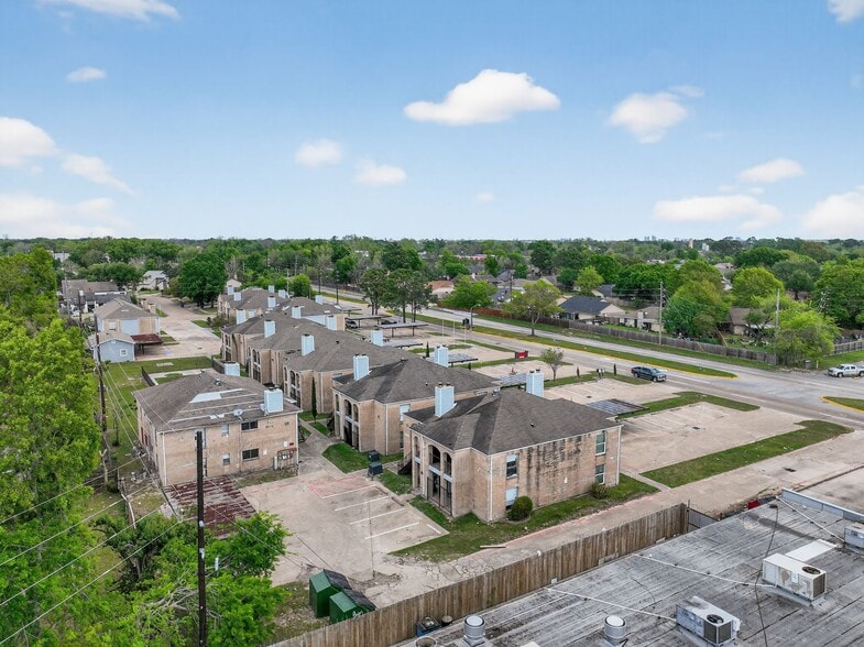 More Photos Of 9021 Antoine Dr, Houston Apartments For Sale