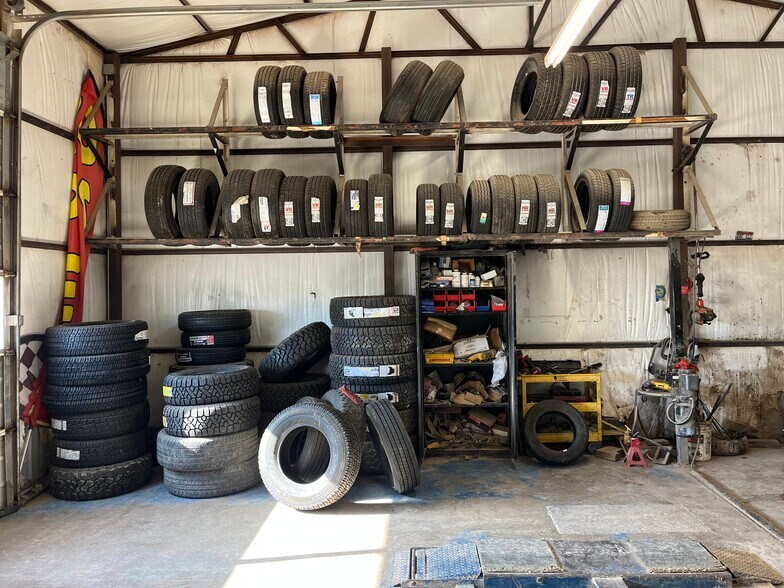More Photos Of 1202 Cherokee St, Lindsay Auto Repair For Sale