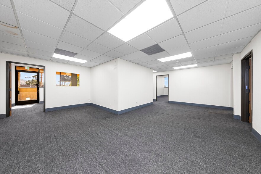 More Photos Of 301 Palmdale Blvd, Palmdale Office For Sale
