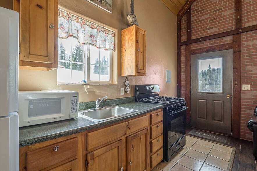 More Photos Of 21221 Baron Lake Dr, Cedaredge Hotel For Sale