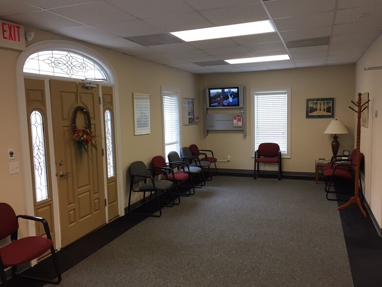 More Photos Of 1001 N Main St, Troy Medical For Sale