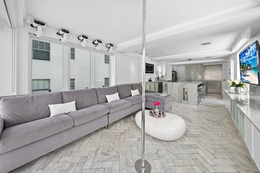 More Photos Of 124 11th St, Miami Beach Hotel For Sale