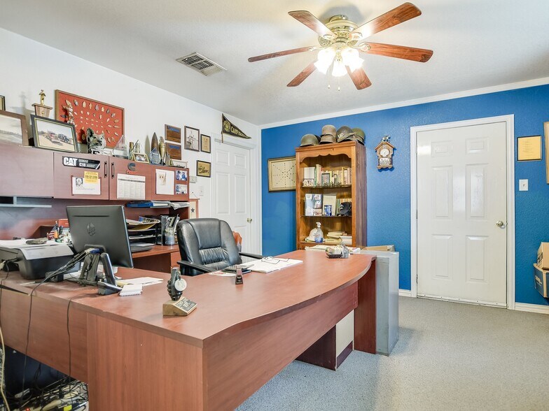 More Photos Of 4861 E Highway 199, Springtown Specialty For Sale