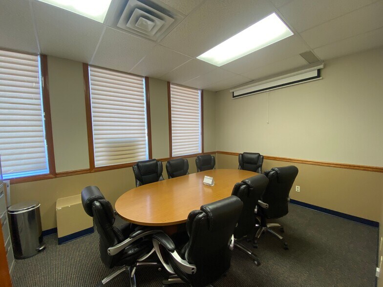 More Photos Of 90-130 Broadway Blvd, Sherwood Park Coworking Space