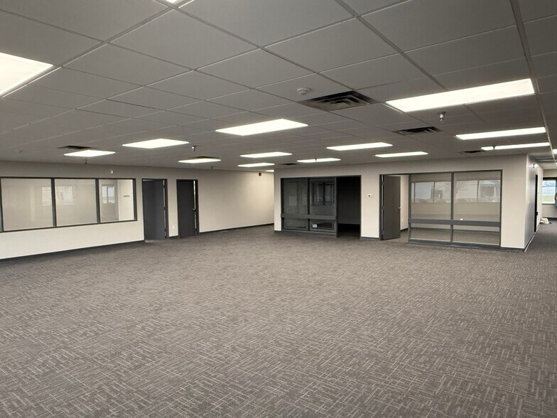 More Photos Of 6812 Corporate Dr, Indianapolis Warehouse For Lease
