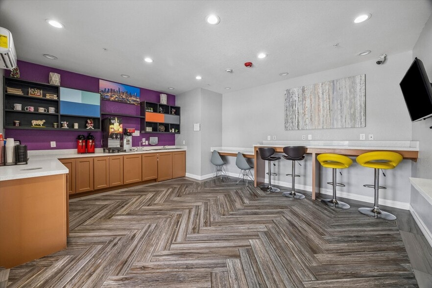 More Photos Of 9818 W Little York Rd, Houston Hotel For Sale