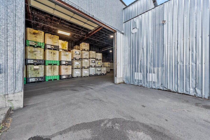 More Photos Of 1385 Antelope Rd, White City Manufacturing For Lease