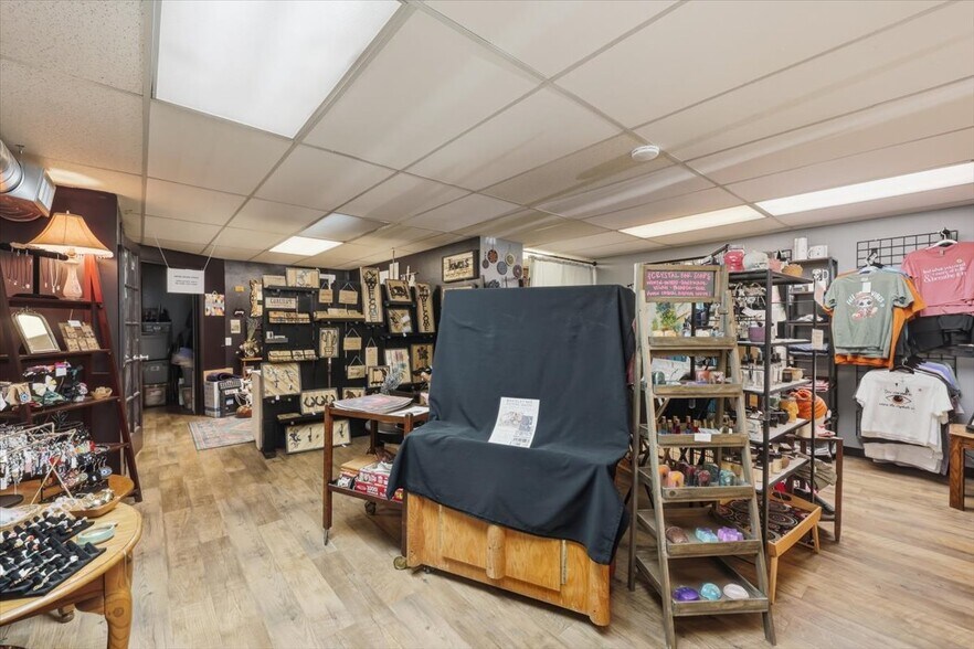 More Photos Of 1215 Meade Ave, Prosser Storefront For Sale