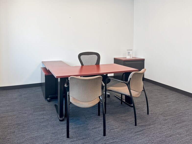 More Photos Of 201 St. Charles Ave, New Orleans Coworking Space