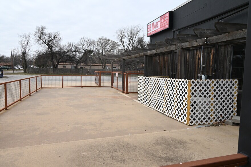 More Photos Of 121 S Berry St, Burkburnett Restaurant For Sale