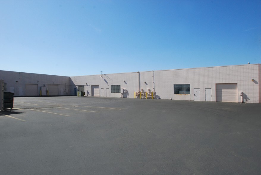 More Photos Of 39205 Country Club Dr, Farmington Hills Research And Development For Lease