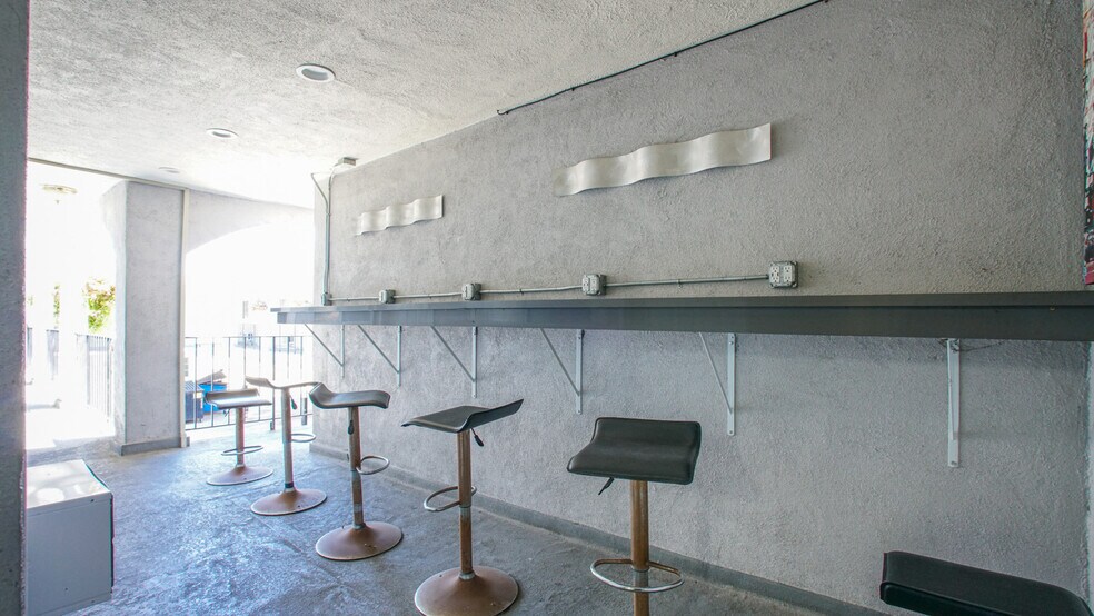 More Photos Of 4905 W Adams Blvd, Los Angeles Apartments For Sale