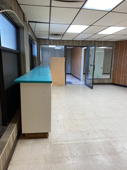 More Photos Of 3909 Witmer Rd, Niagara Falls Freestanding For Lease