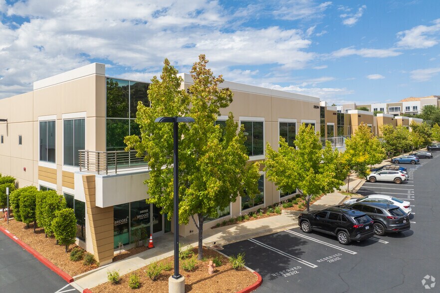 Primary Photo Of 28312-28326 Constellation Rd, Valencia Light Distribution For Lease