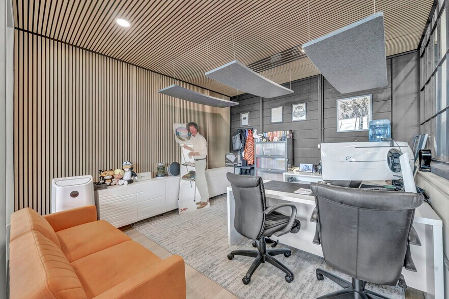 More Photos Of 3559 Bigelow Blvd, Pittsburgh Service For Sale
