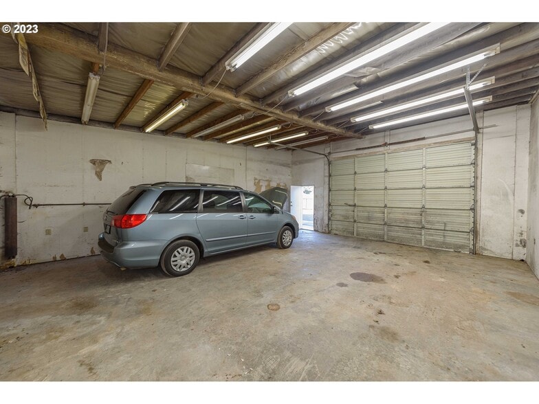 More Photos Of 1515 Newmark Ave, Coos Bay Auto Dealership For Sale