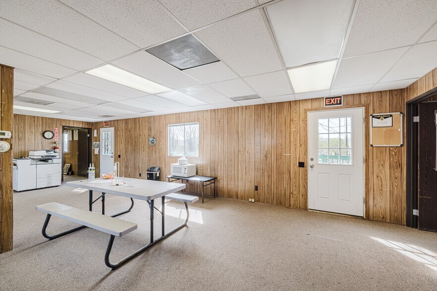 More Photos Of 824 Poplar St, Carlin Industrial For Sale