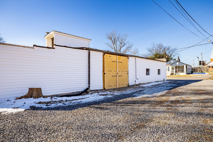 More Photos Of 2336 Old Knoxville Pike, Maryville Light Manufacturing For Sale