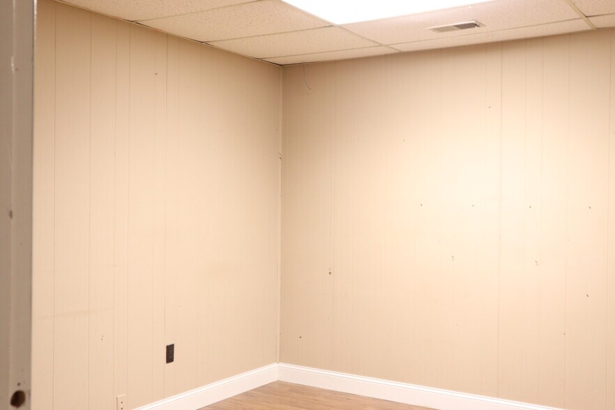 More Photos Of 400 Chestnut St NW, Hartselle Office For Sale