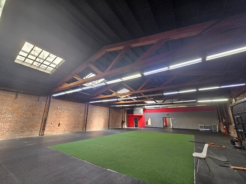 More Photos Of 400 W Pico Blvd, Los Angeles Health Club For Lease