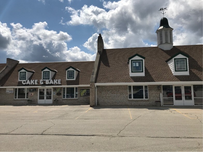 More Photos Of W173N9170 Saint Francis Dr, Menomonee Falls General Retail For Sale
