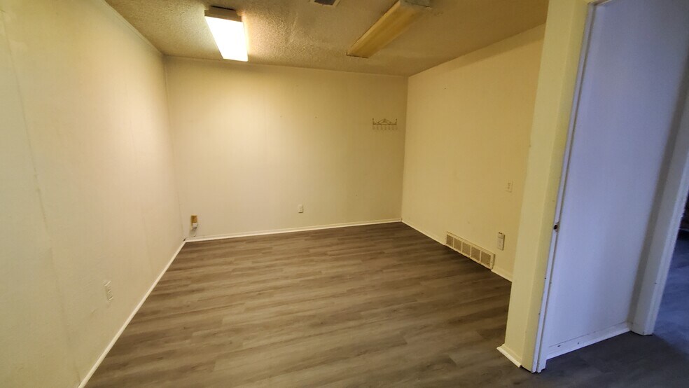 More Photos Of 313 E Kiowa Ave, Elizabeth Office For Lease