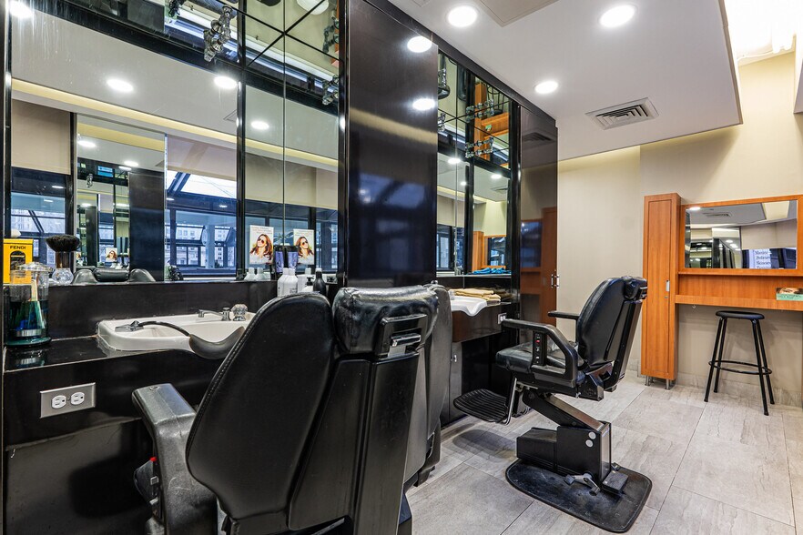 More Photos Of 405 N Wabash Ave, Chicago Office For Sale