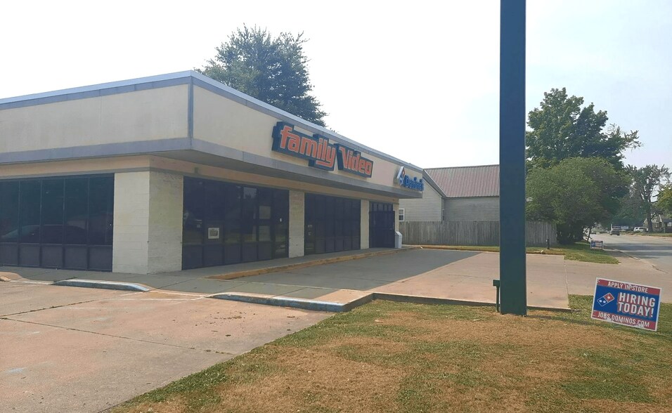 More Photos Of 529 E Section St, Sullivan General Retail For Lease