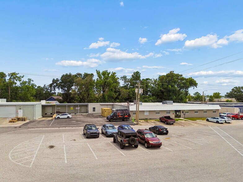 More Photos Of 1760-1770 Calumet St, Clearwater Warehouse For Lease