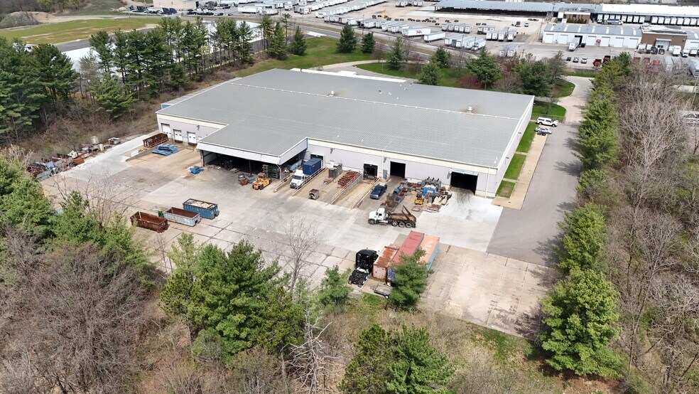 More Photos Of 4100 Congress Pky, Richfield Warehouse For Lease