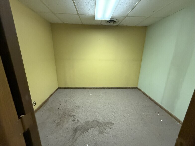 More Photos Of 901 E Tahoka Rd, Brownfield Office For Sale