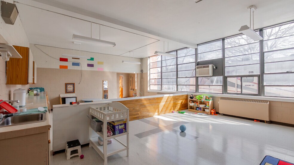 More Photos Of 81 Evick Dr, Franklin Flex For Sale