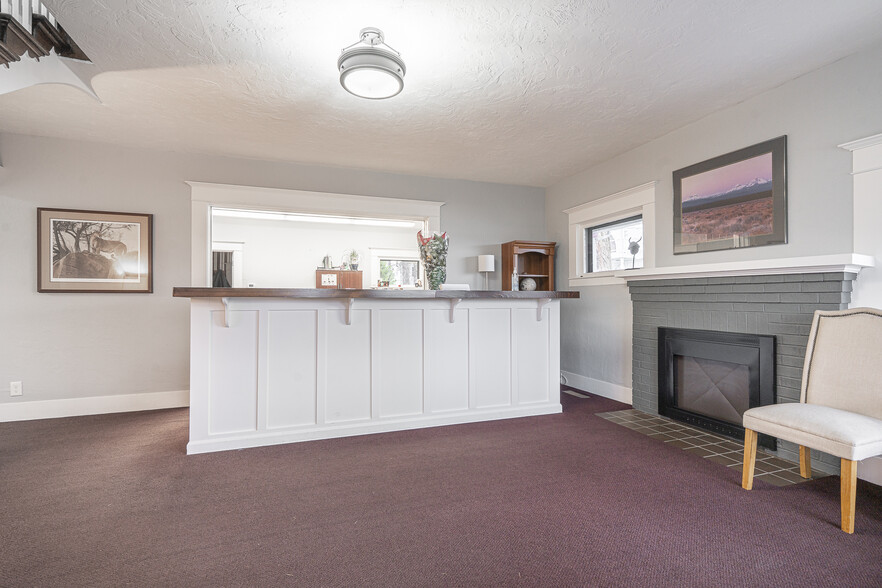 More Photos Of 236 SW Mill St, Dallas Office For Sale