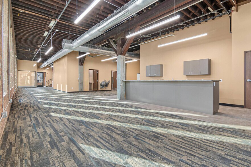 More Photos Of 207 Monroe St N, Hudson Warehouse For Sale