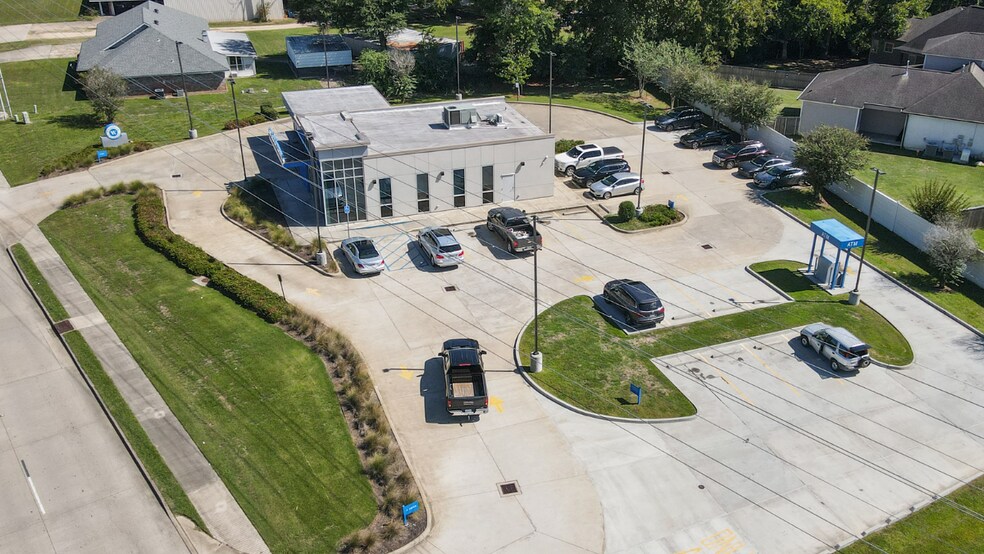 More Photos Of 329 W Pont Des Mouton Rd, Lafayette Bank For Sale