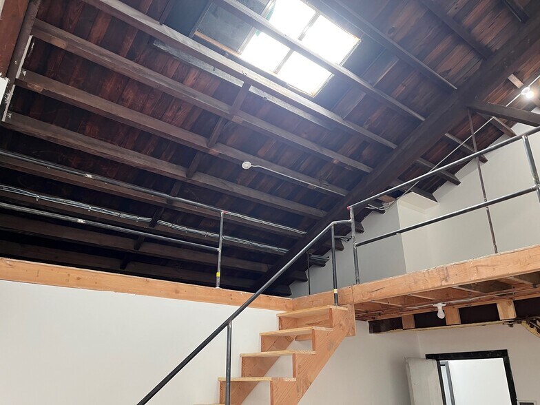 More Photos Of 310 Meserole St, Brooklyn Flex For Lease