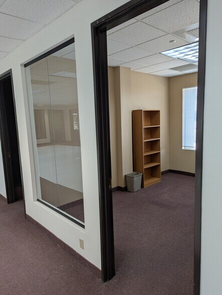 More Photos Of 1800 E Tahquitz Canyon Way, Palm Springs Office For Lease