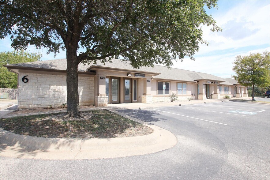 More Photos Of 1508 Dessau Ridge Ln, Austin Office For Lease