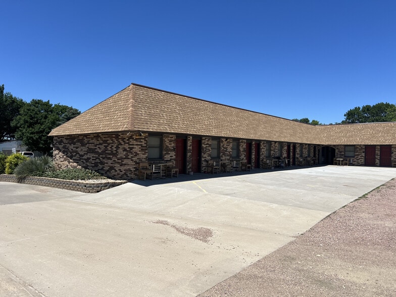 More Photos Of 821 E 7th St, Platte Hotel For Sale