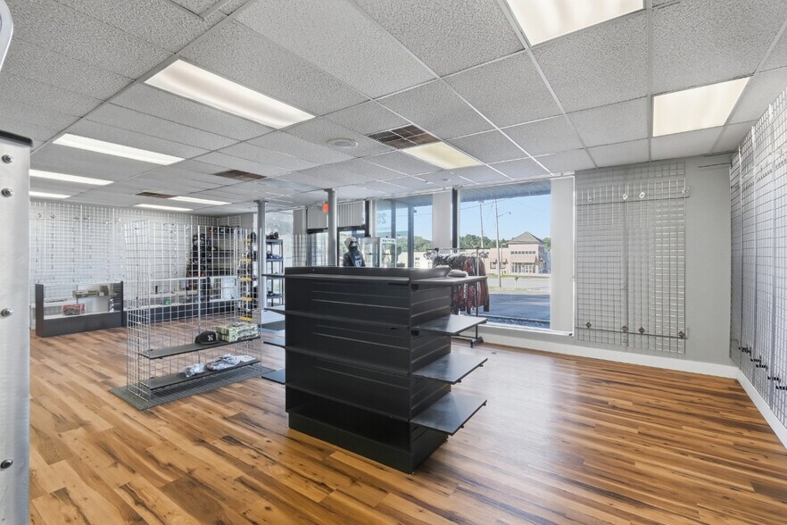 More Photos Of 25 S Lexington Springmill Rd, Mansfield Freestanding For Sale