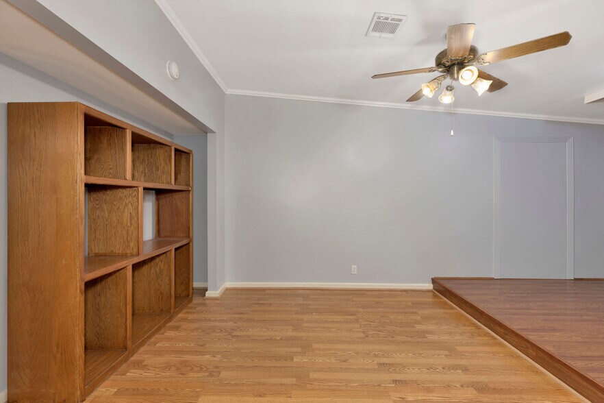 More Photos Of 7648 Broadview Dr, Houston Apartments For Sale