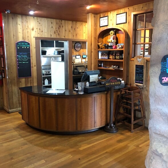 More Photos Of 1807 Olympic St, Springfield Restaurant For Lease