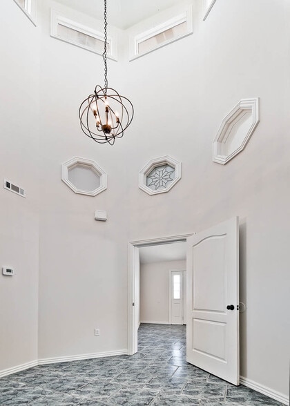 More Photos Of 2442 Heritage Pkwy, Prairie Grove Office For Lease