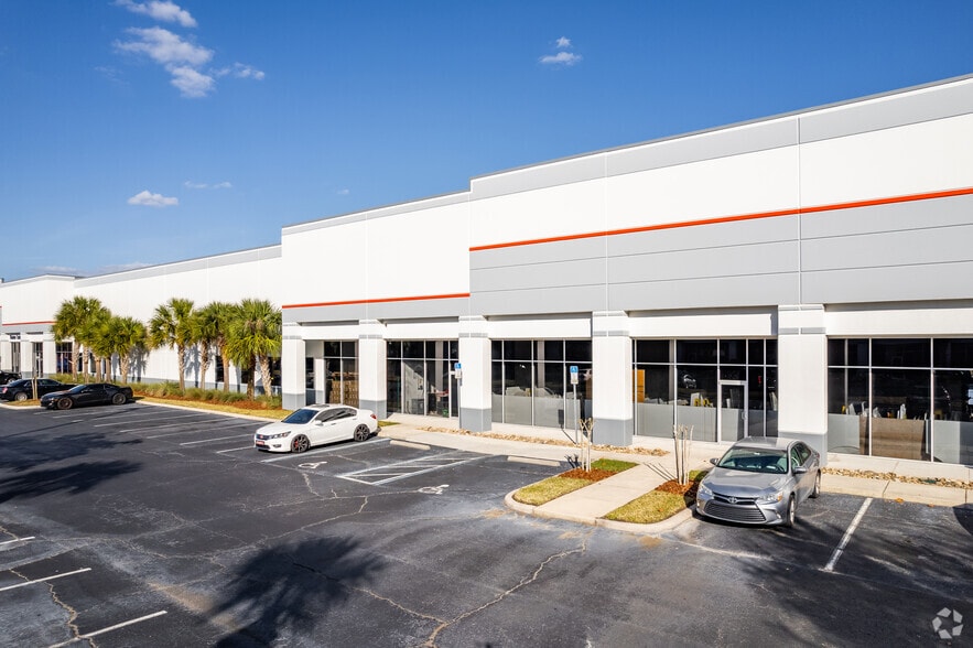 More Photos Of 7272 Kingspointe Pky, Orlando Distribution For Lease