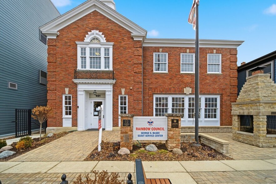 More Photos Of 921 S State St, Lockport Office For Sale