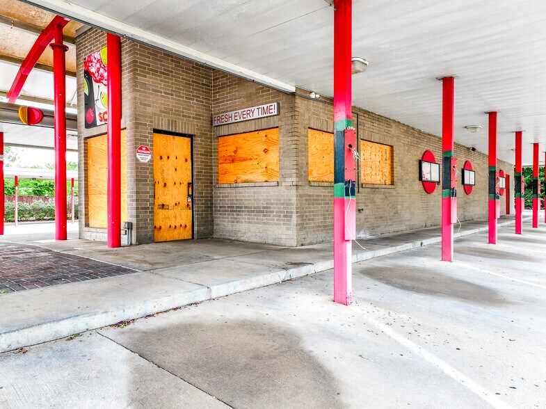 More Photos Of 1300 W Pioneer Dr, Irving Fast Food For Sale