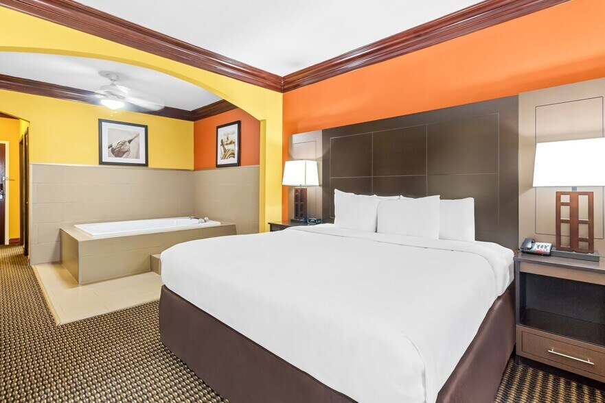More Photos Of 296 Abner Jackson Pky, Lake Jackson Hotel For Sale