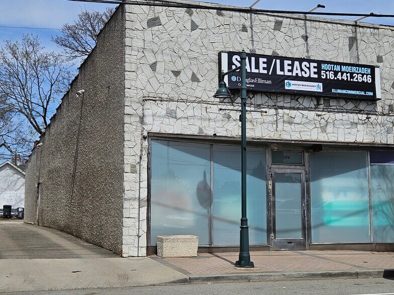 More Photos Of 176 Jericho Tpke, Mineola Storefront For Sale